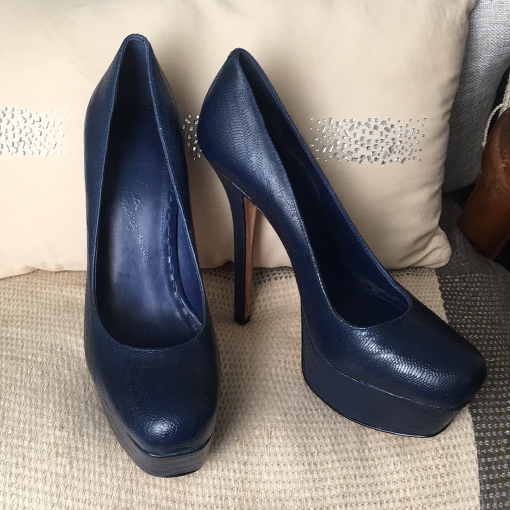 Alice and Olivia navy platform heels Sz7.5